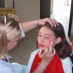 schminken 6 juni 2003 - Toneelvereniging Plankenkoorts 